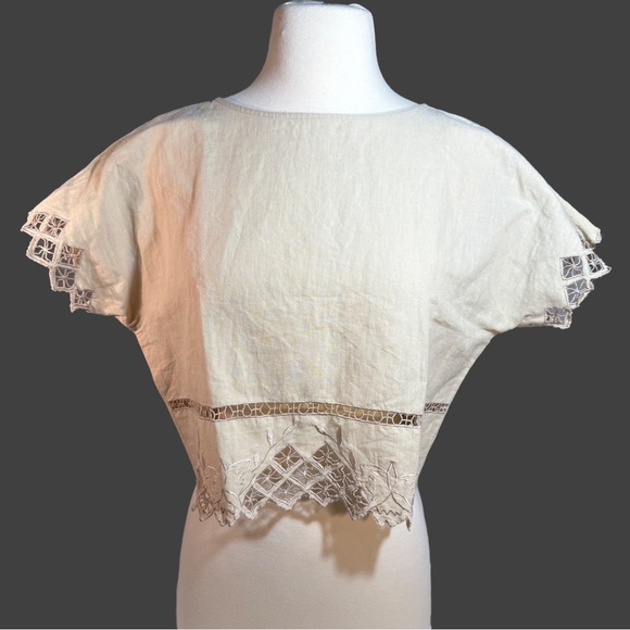 Vintage 1980’s Maurada Cream Dainty Crochet Flutter Sleeve Crop Top ✨Like New✨ - Picture 3 of 13